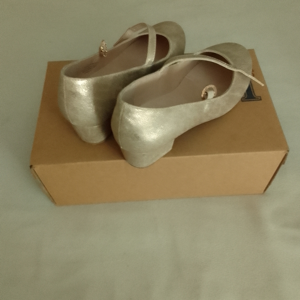 Shoe - Picture 4 of 4
